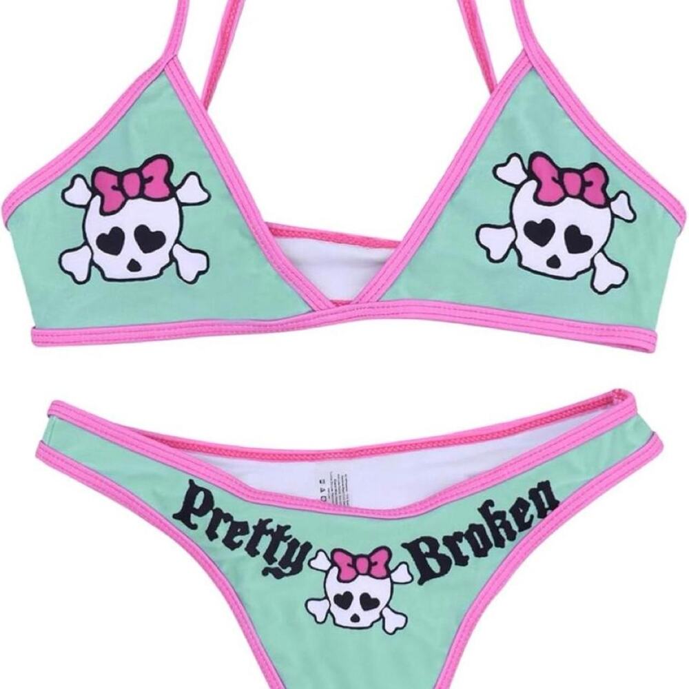 Pretty broken bikini set